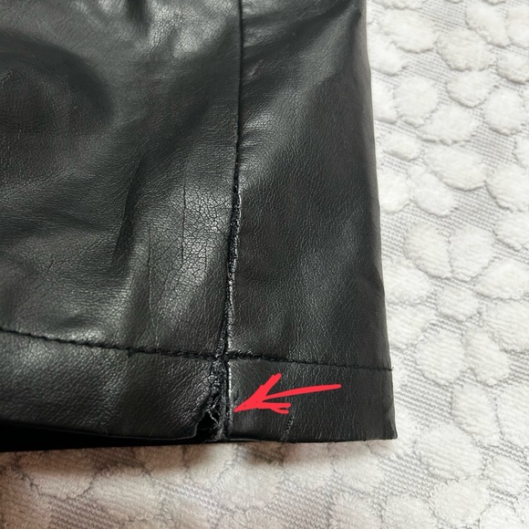 Atmosphere Women’s black vegan leather mini skirt, front zip pockets. Size 6 - Picture 10 of 10